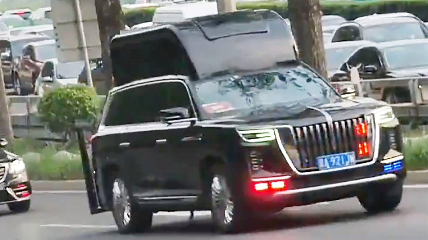 Giải mã chiếc SUV Trung Quốc bí ẩn xuất hiện trong đoàn hộ tống ông Trump 