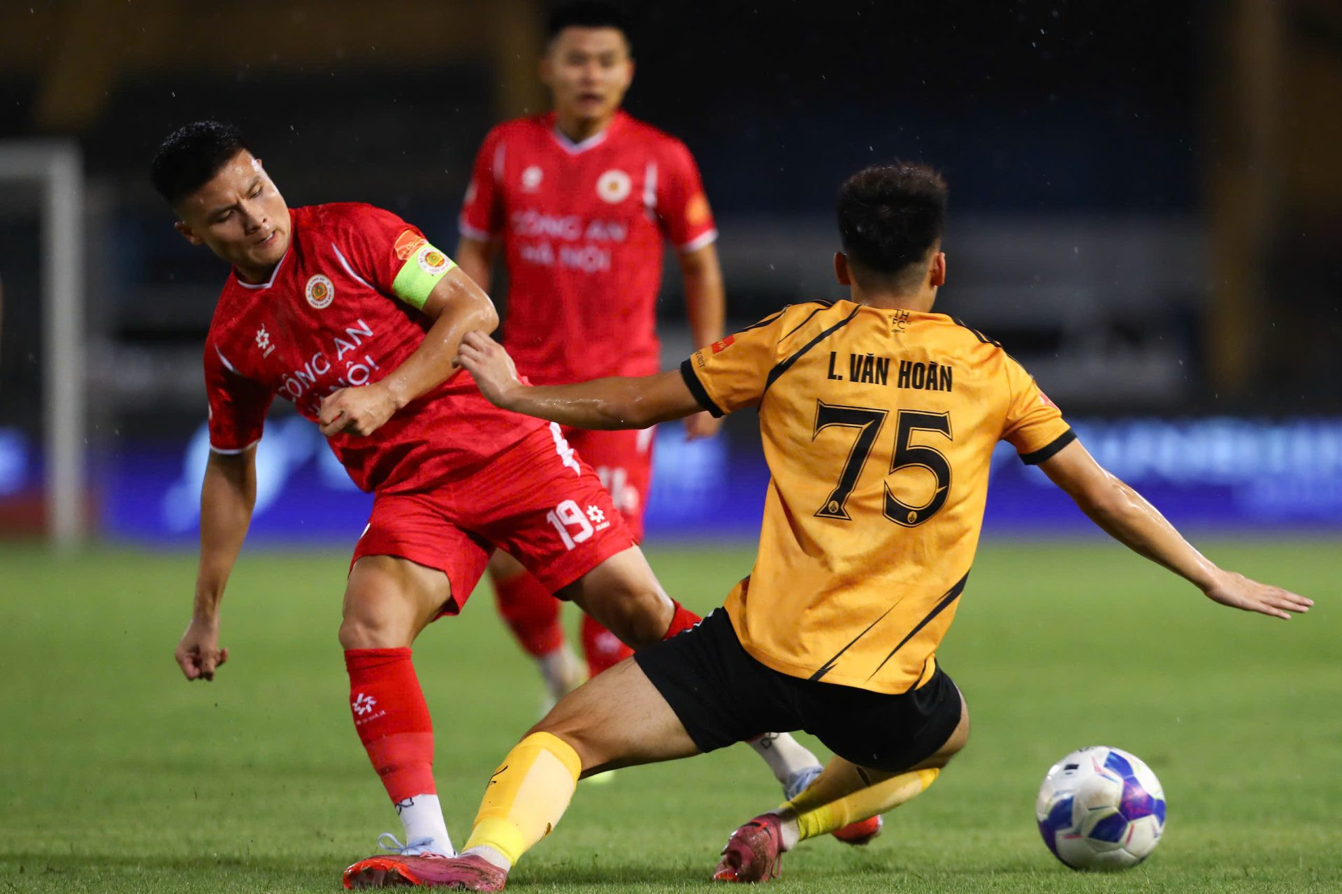 quang hai