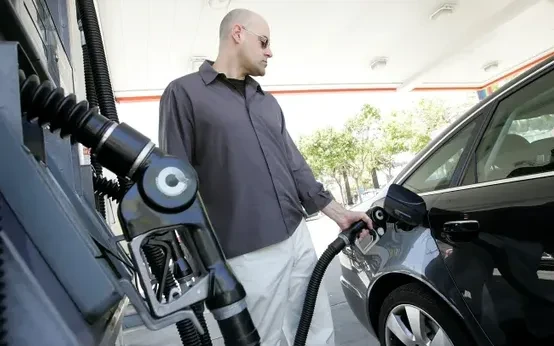 Nhiều tổ chức kỹ thuật cho rằng việc tự tách ethanol khỏi xăng E10 có thể khiến nhiên liệu mất ổn định.webp
