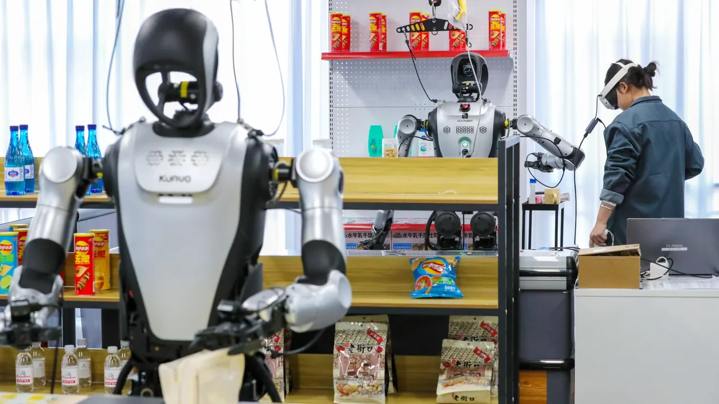 Cách Trung Quốc đào tạo nghề cho robot AI đi làm hàng loạt 
