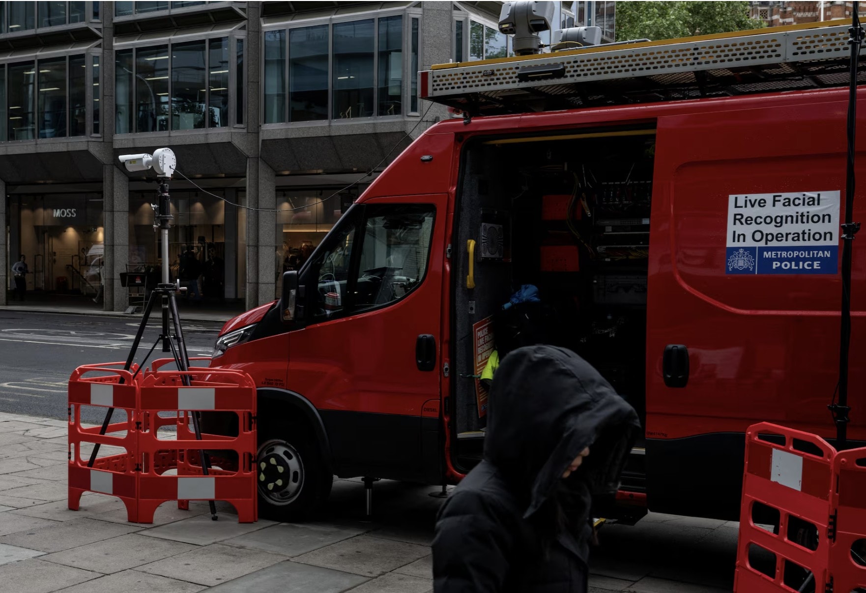 Camera quét khuôn mặt khắp London tìm tội phạm, gây lo ngại giám sát đại trà (3)