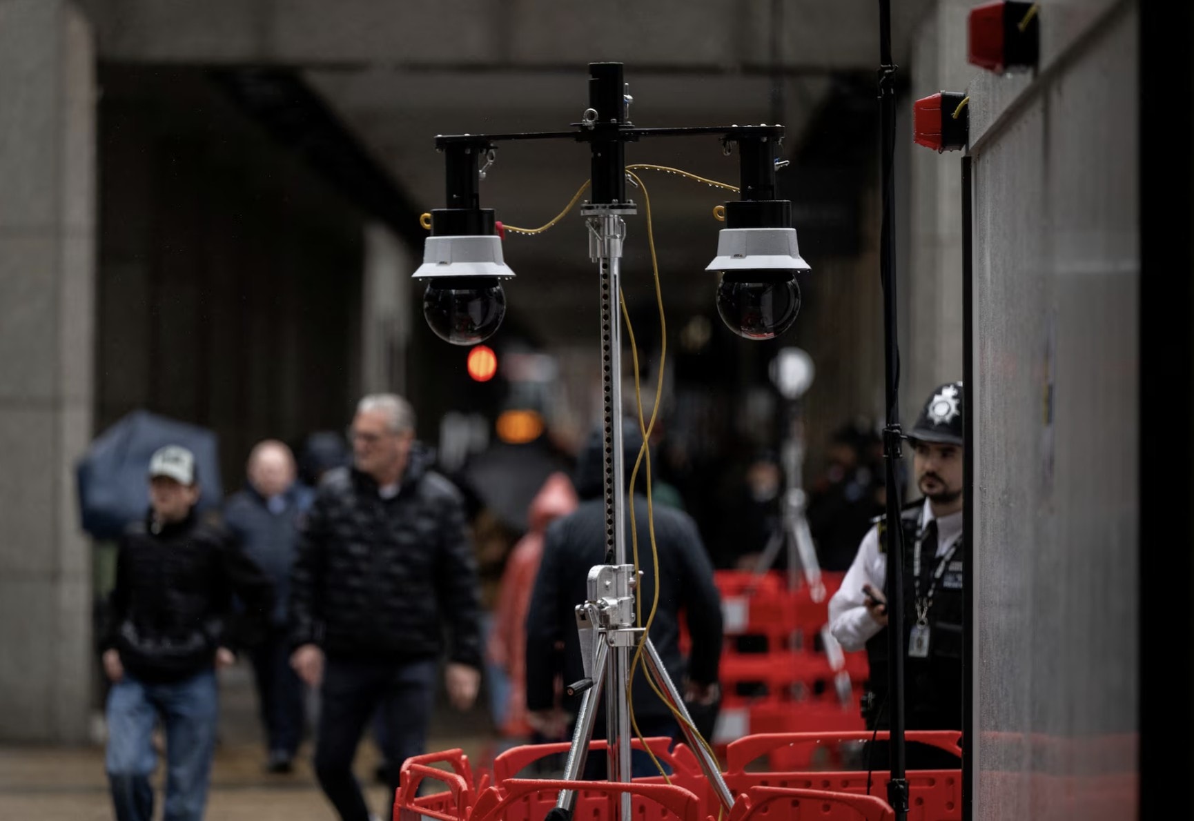 Camera quét khuôn mặt khắp London tìm tội phạm, gây lo ngại giám sát đại trà (4)
