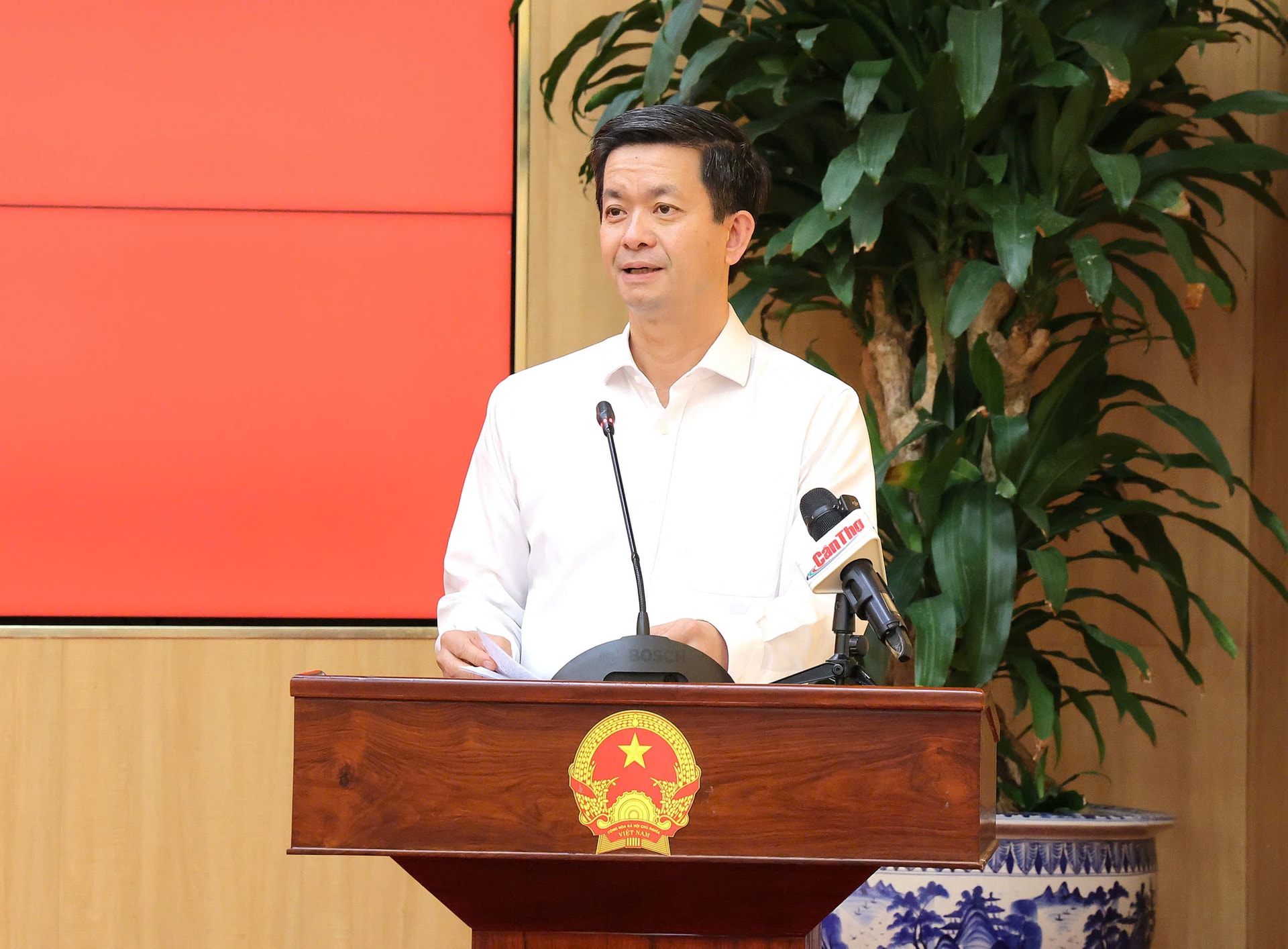 Bí thư Thành ủy Cần Thơ Lê Quang Tùng phát biểu ý kiến. Ảnh: Trung Phạm