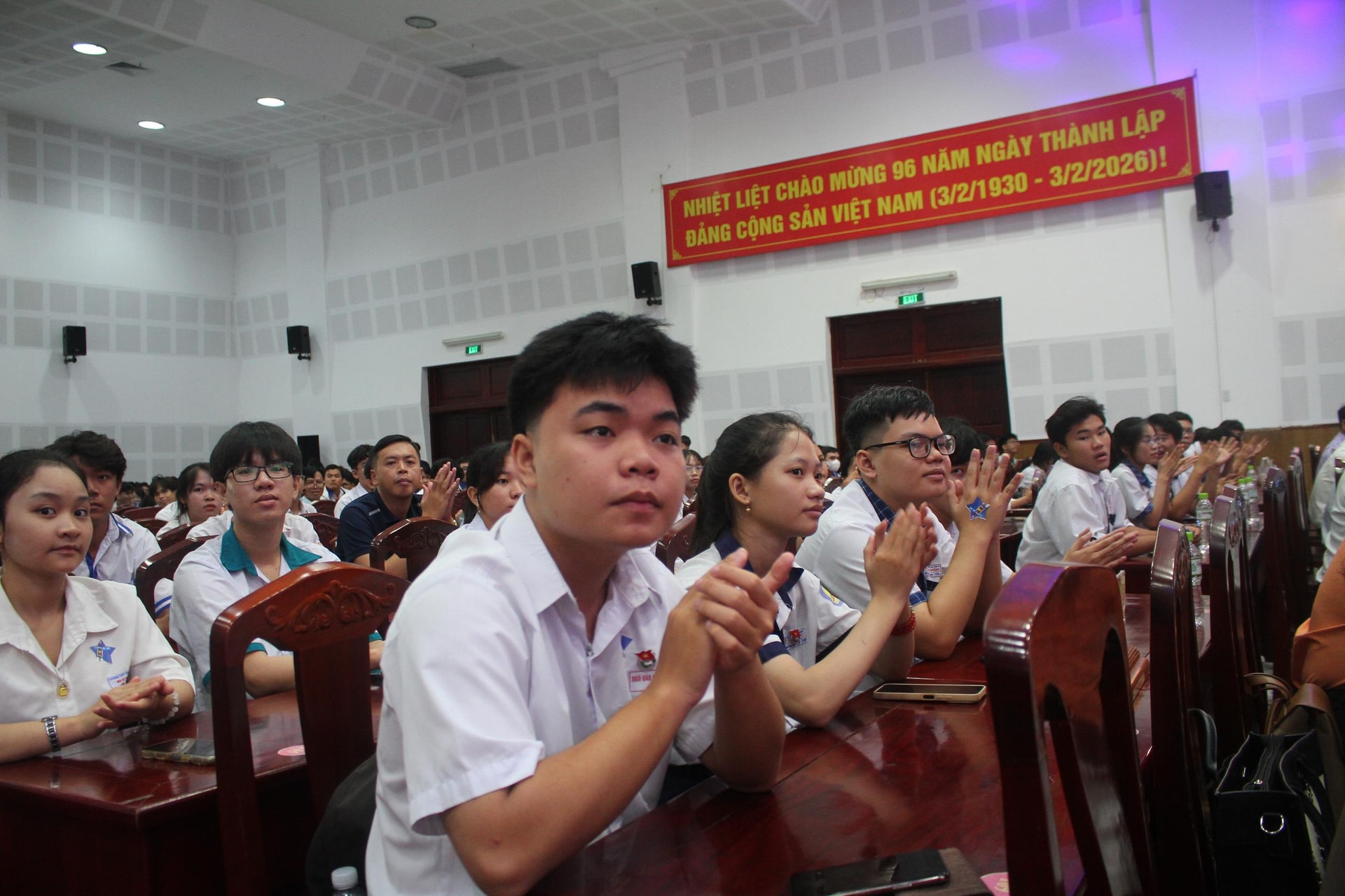 KHÔNG GIAN 6