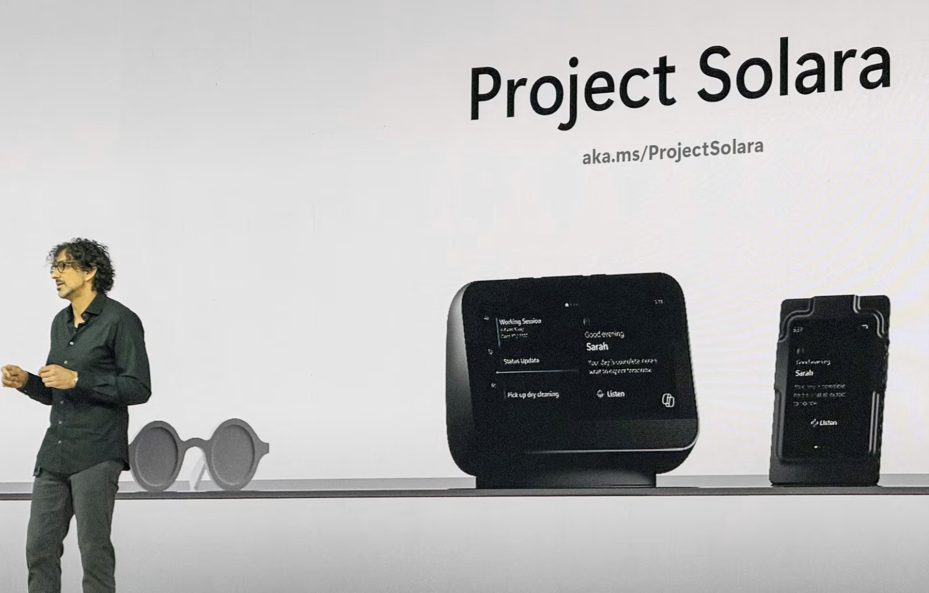 Lãnh đạo Microsoft trình diễn Project Solara dành cho việc vận hành các tác tử AI trên sân khấu Build 2026 tại San Francisco ngày 2/6. Ảnh: Reuters