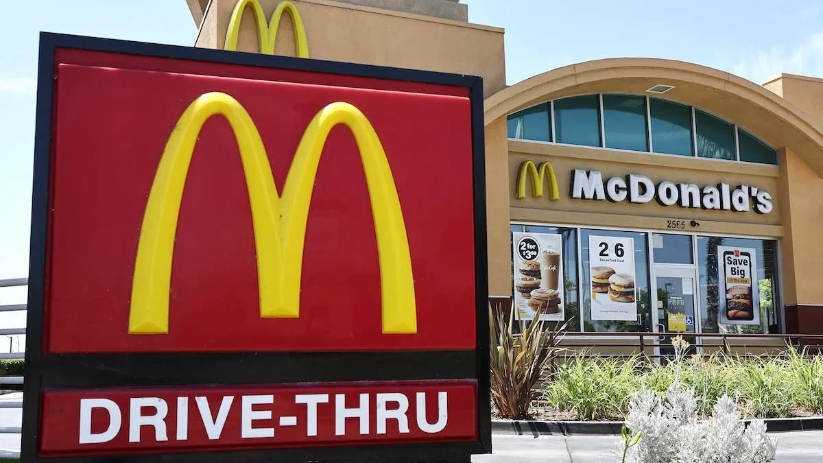 McDonald's đưa AI trở lại quầy drive-thru, khách hàng phản ứng dữ dội: 'Không ai muốn nói chuyện với robot' 