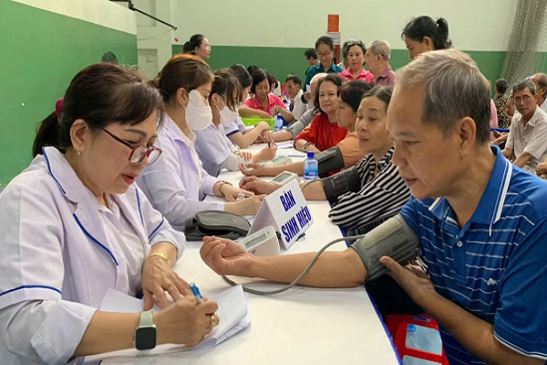 Hơn 41.000 người được khám miễn phí: TP.HCM tạo cuộc cách mạng y tế! 