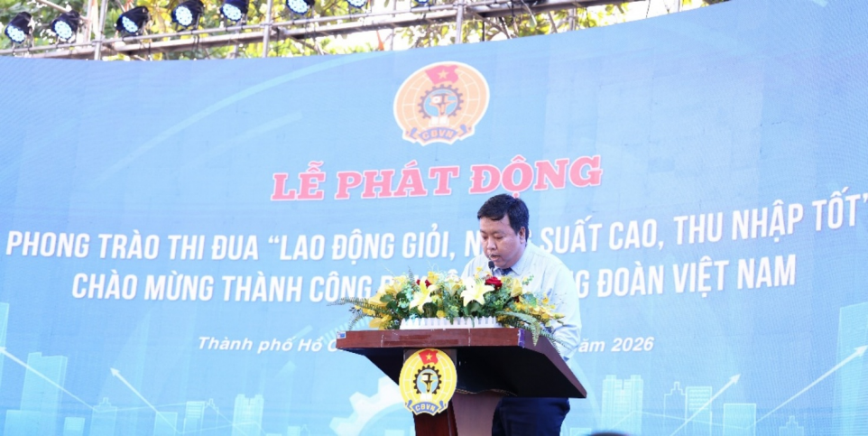 Anh Nguyễn Minh Hoàng – Phó Trưởng phòng Công nghệ thông tin Công ty Cổ phần Cấp nước Nhà Bè, là gương giải thưởng Tôn Đức Thắng lần thứ 24 – năm 2024, chia sẻ tại Lễ phát động phong trào thi đua “Lao động giỏi, năng suất cao, thu nhập tốt” giai đoạn 2026 – 2031
