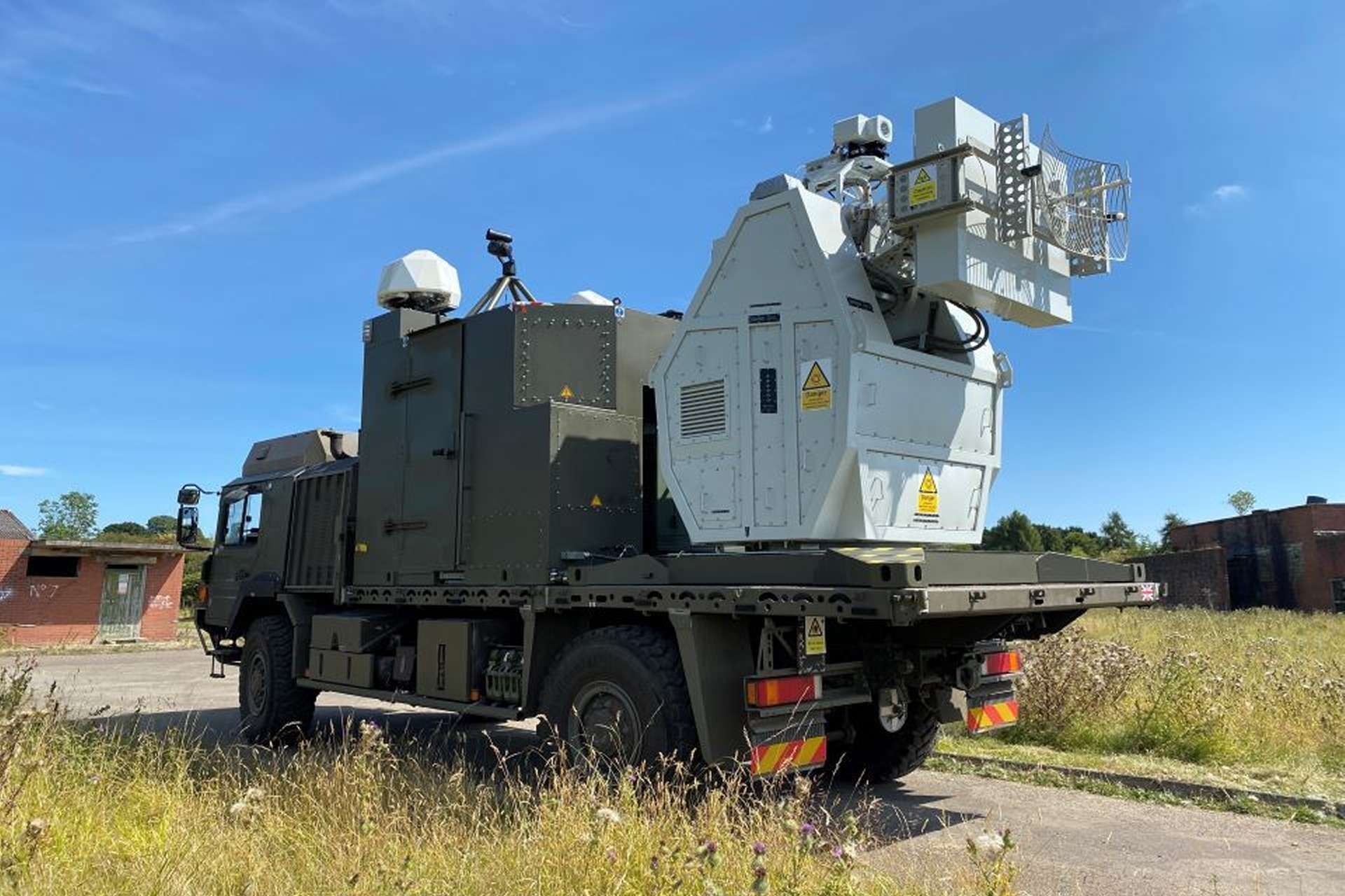 www.armyrecognition.com-templates-yootheme-cache-e8-_uk_tests_thales_rapiddestroyer_radio_frequency_weapon_after_downing_80_drones_in_counter-uas_trials-e88cf765.jpeg