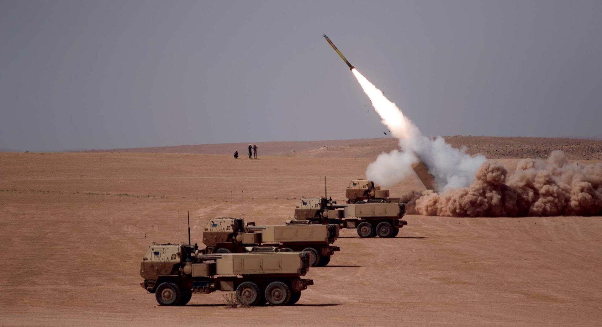Vì sao kiểu pháo phản lực HIMARS đang dần thống trị thị trường vũ khí? 
