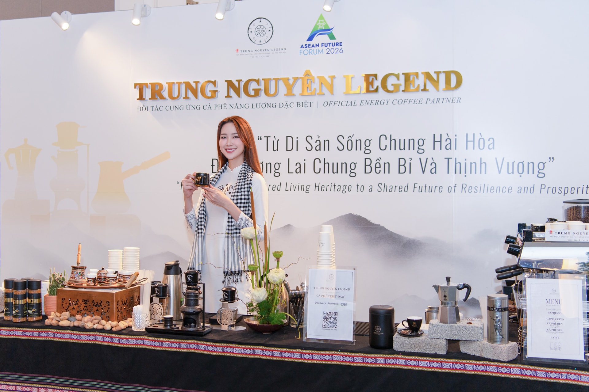 Hình 1 - Hình chủ