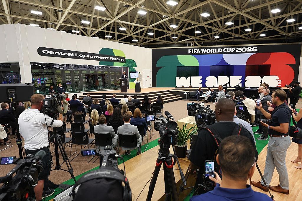 Phòng điều khiển tại International Broadcast Centre ở Dallas, nơi xử lý tín hiệu truyền hình World Cup 2026. Ảnh: FIFA