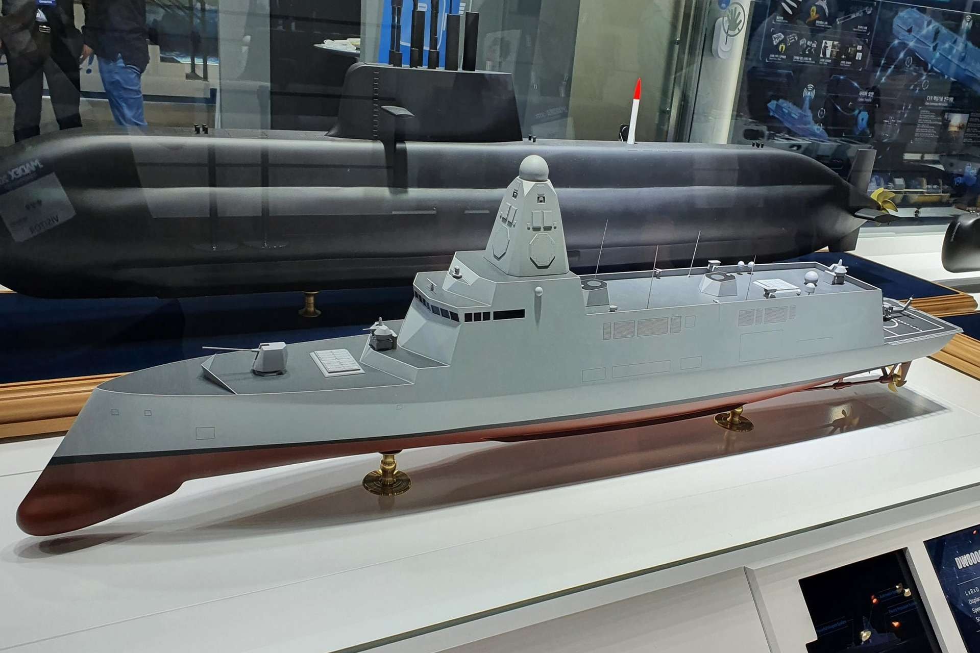 www.armyrecognition.com-templates-yootheme-cache-05-_south_korea_advances_kddx_destroyer_program_with_hanwha_ocean_for_6_new_warships-05199178.jpeg