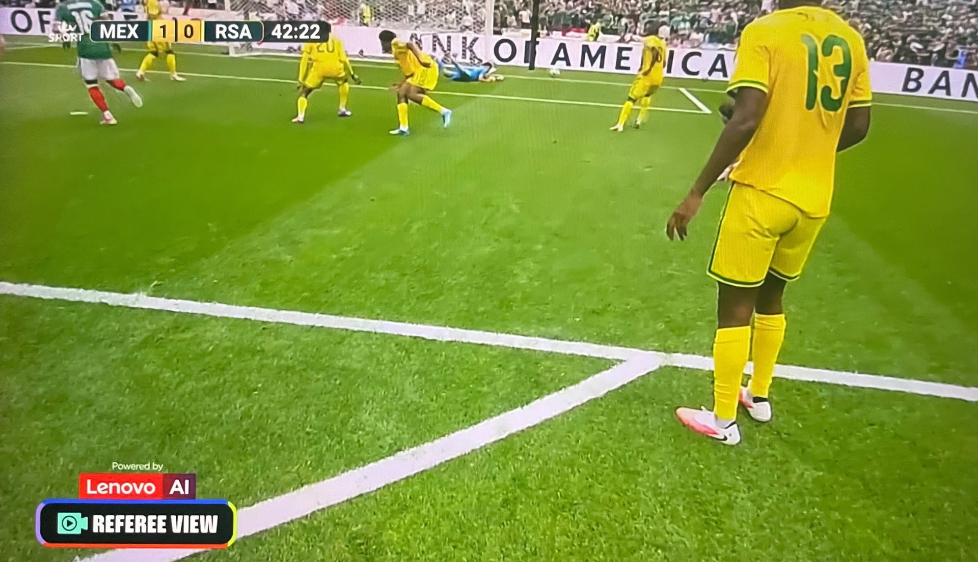 Hình ảnh từ camera trọng tài trận đấu giữa Mexico và Nam Phi tại World Cup 2026, được phát sóng trên kênh ITV tại Anh. Ảnh: ITV