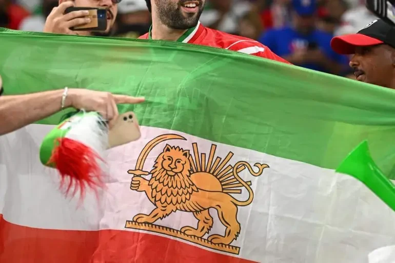 FIFA thắng kiện, lệnh cấm cờ Iran thời quân chủ vẫn có hiệu lực ở World Cup 2026