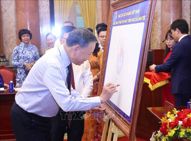 tong-bi-thu-chu-tich-nuoc-to-lam-.jpg