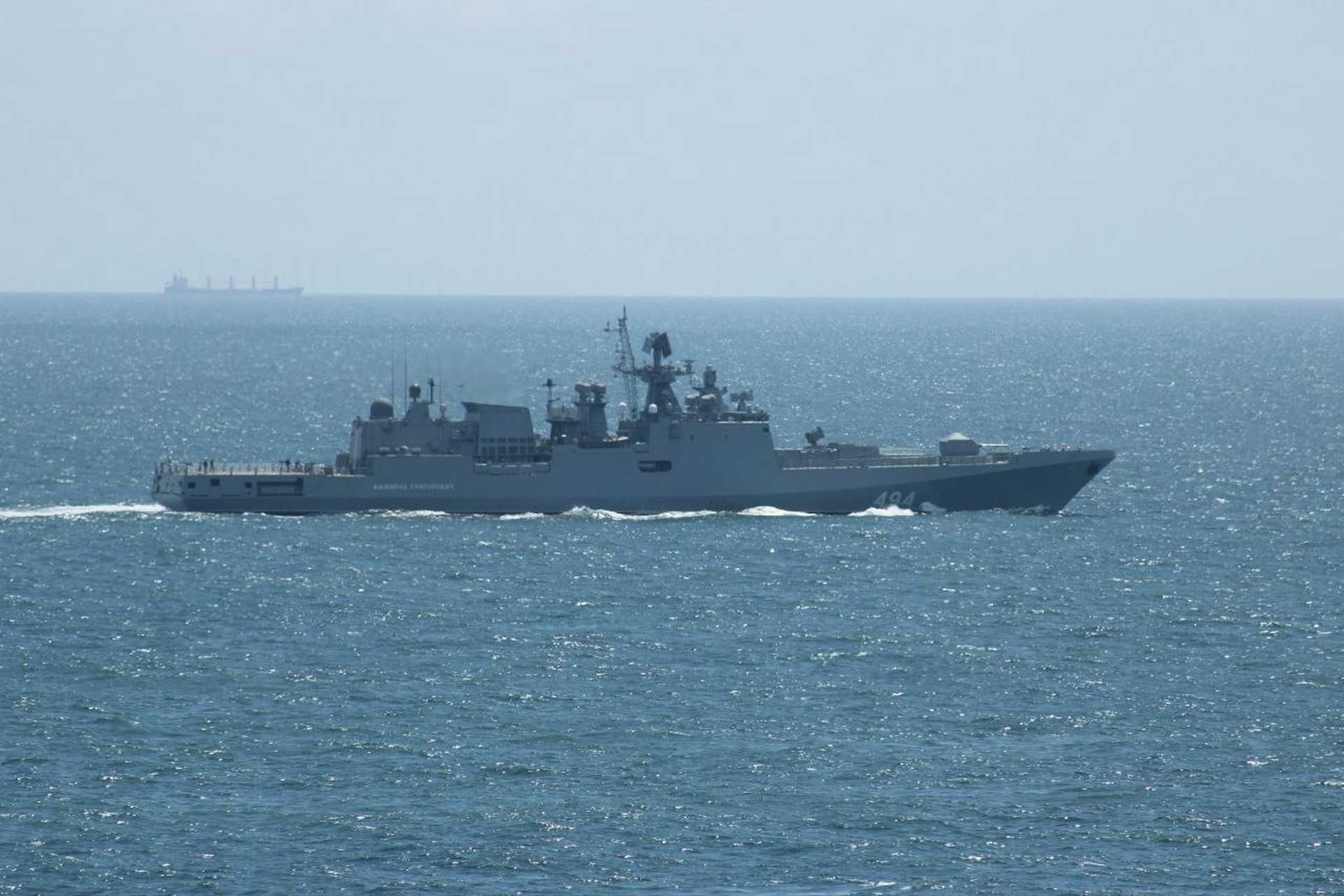 www.armyrecognition.com-templates-yootheme-cache-0b-_russian-warship-fires-warning-shots-towards-british-yacht-in-english-channel-925-001-0bd6adef.jpeg