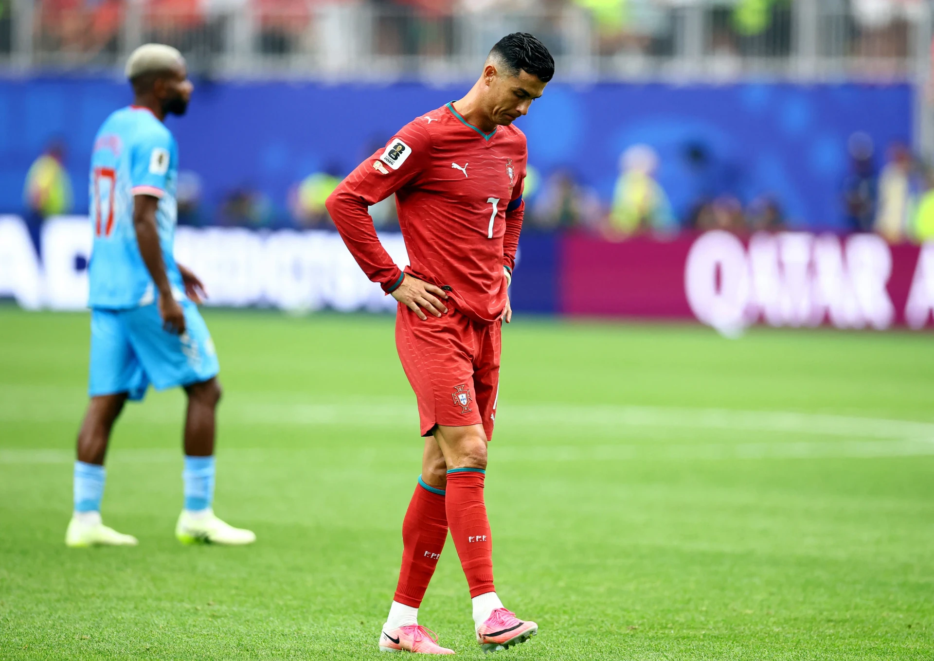 Ronaldo chỉ còn là cái bóng của chính mình, Roberto Martinez níu kéo quá khứ 
