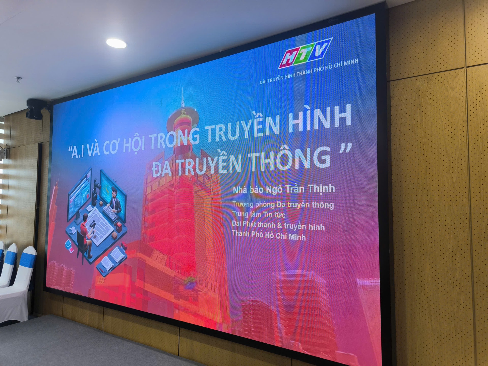 Trưởng phòng Đa truyền thông (HTV) tâm đắc chia sẻ câu chuyện nhờ có AI mà công việc xử lý hình ảnh cho 65 tập truyện xưa được rút ngắn từ 1 năm xuống còn 3 tháng, đồng thời hỗ trợ người khiếm thị có thể thưởng thức trọn vẹn các bộ phim truyền hình.
