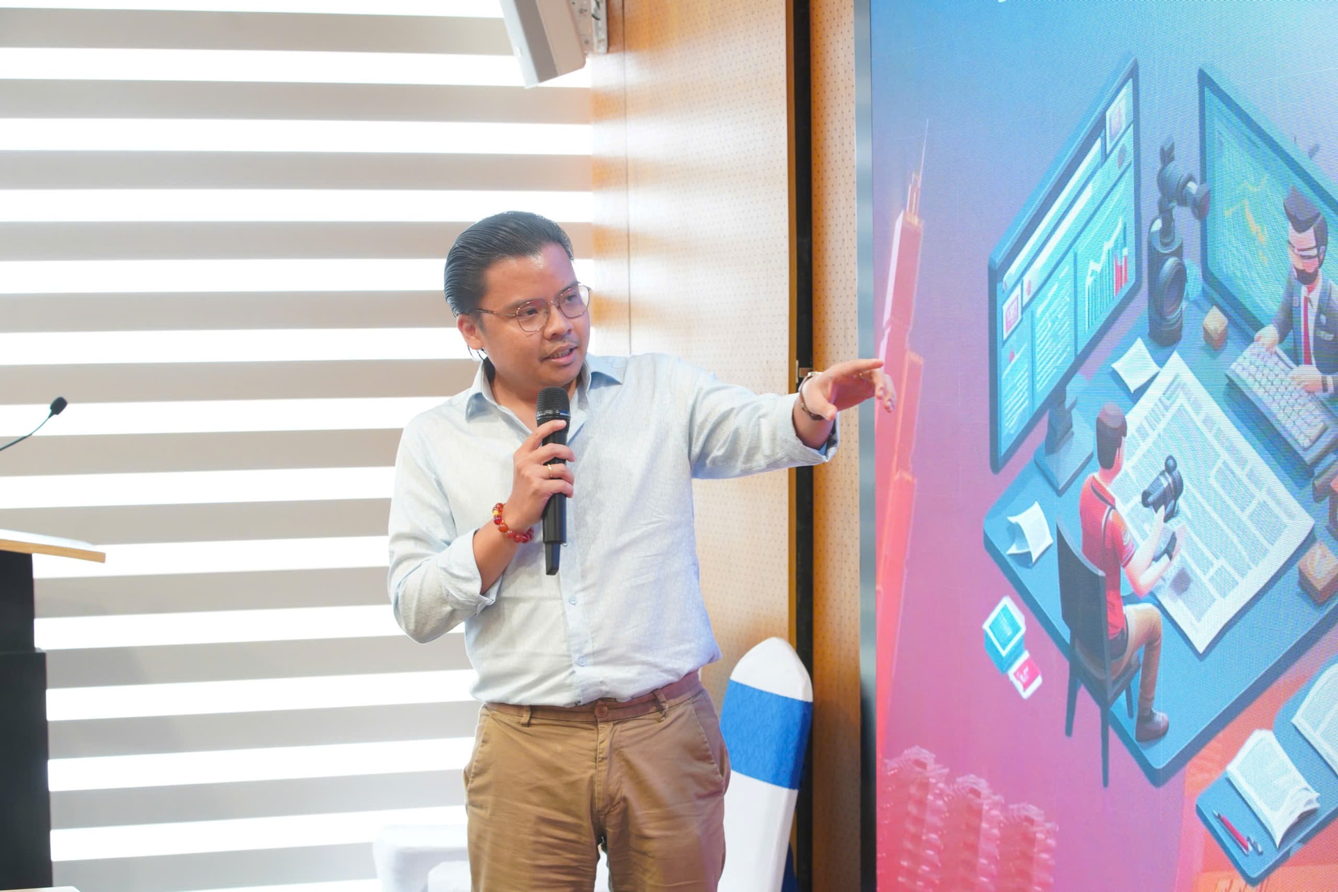 Nhà báo Ngô Trần Thịnh, Trưởng phòng Đa truyền thông Trung tâm tin tức của Báo và Đài Phát thanh truyền hình TP.HCM (HTV) đánh giá công nghệ AI là giải pháp đột phá giúp phóng viên, kỹ thuật viên tối ưu hóa chi phí và giảm tải khối lượng lớn công việc thủ công.