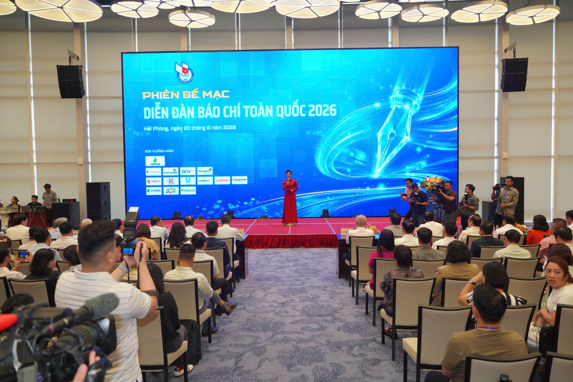 Sau gần 2 ngày làm việc khẩn trương, khoa học và chất lượng, chiều 20/6, Diễn đàn Báo chí toàn quốc 2026 đã bước vào phiên bế mạc, hoàn thành toàn bộ chương trình nghị sự với những giải pháp mang tính hành động cao.