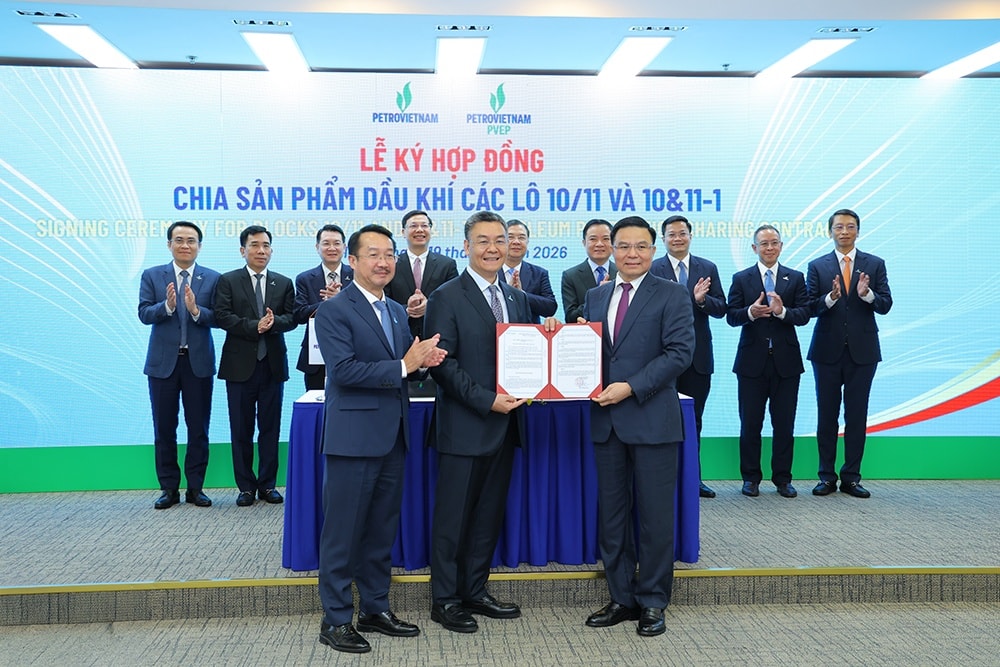 bo-truong-bo-cong-thuong-le-manh-hung-trao-giay-chung-nhan-dau-tu-psc-cac-lo-duoc-ky-ket20260619183044.jpg
