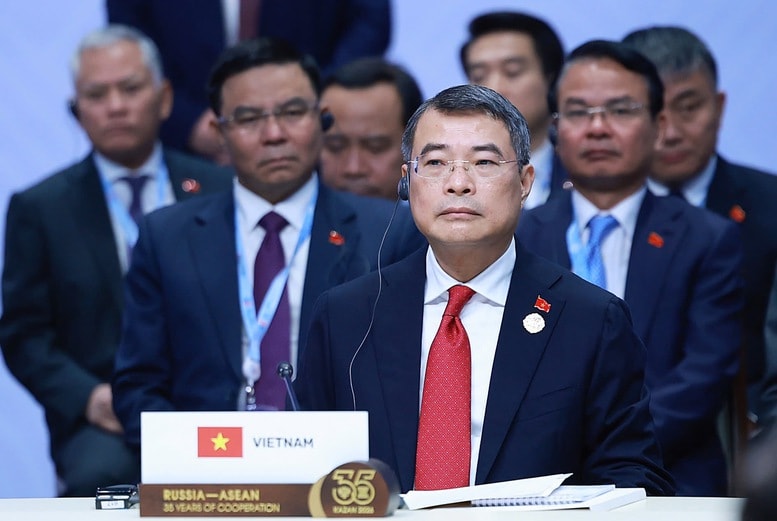 hu-le-minh-hung-dan-dau-doan-dai-bieu-cap-cao-viet-nam-tham-du-phien-toan-the-hoi-nghi-cap-cao-ky-niem-35-nam-quan-he-asean-nga-anh-vgpnhat-bac-1781886013206623406530.jpg