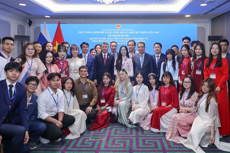 ong-gap-can-bo-nhan-vien-cac-co-quan-dai-dien-va-cong-dong-nguoi-viet-nam-dang-sinh-song-hoc-tap-va-lam-viec-tai-lien-bang-nga-anh-vgpnhat-bac-17818863789401400184343.jpg