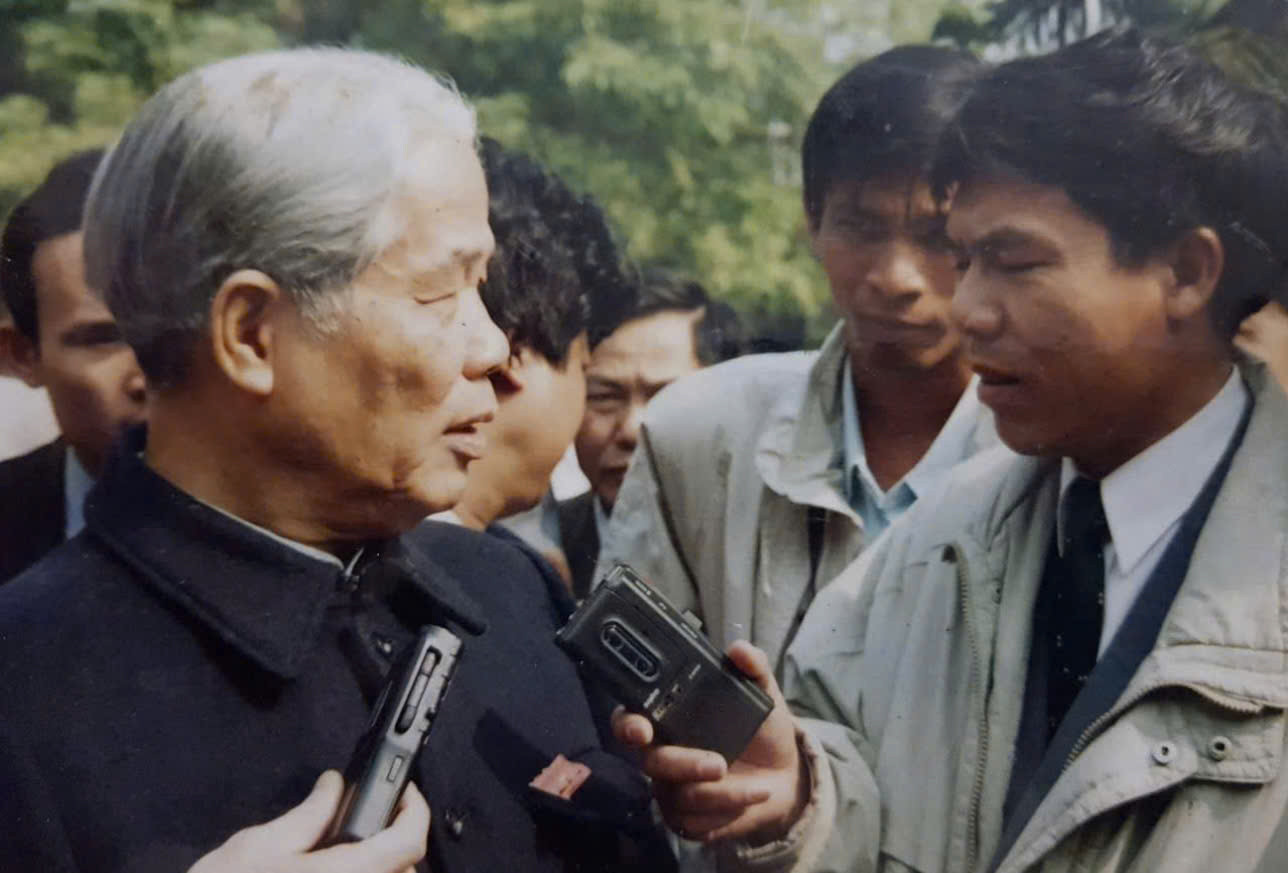 Tác gia phỏng vấn cố TBT Đỗ Mười
