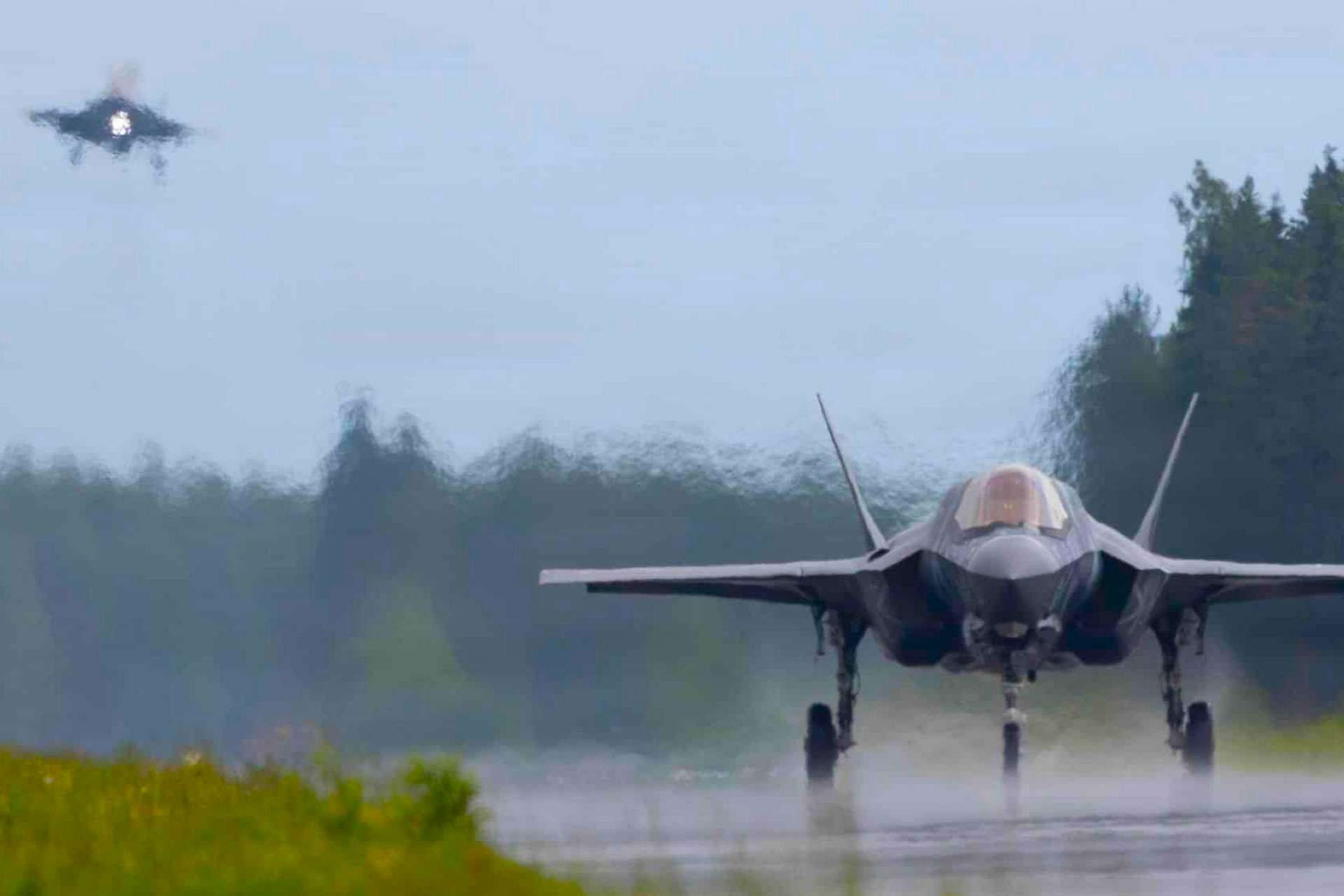 www.armyrecognition.com-templates-yootheme-cache-0a-_u.s.-marine-corps-f-35bs-operate-from-finnish-highway-for-first-time-to-test-nato-dispersed-air-warfare-near-russia-0a690e45.jpeg