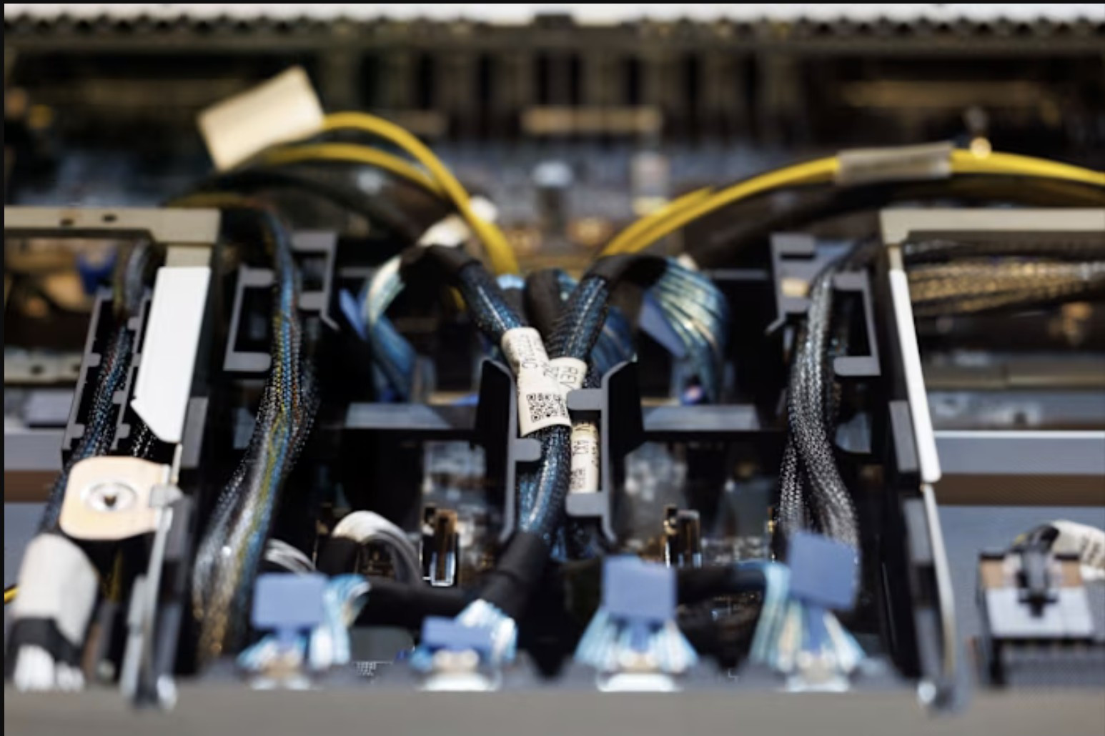 Doanh nghiệp Trung Quốc săn chip AI Nvidia, giá trên chợ đen tăng hơn gấp đôi