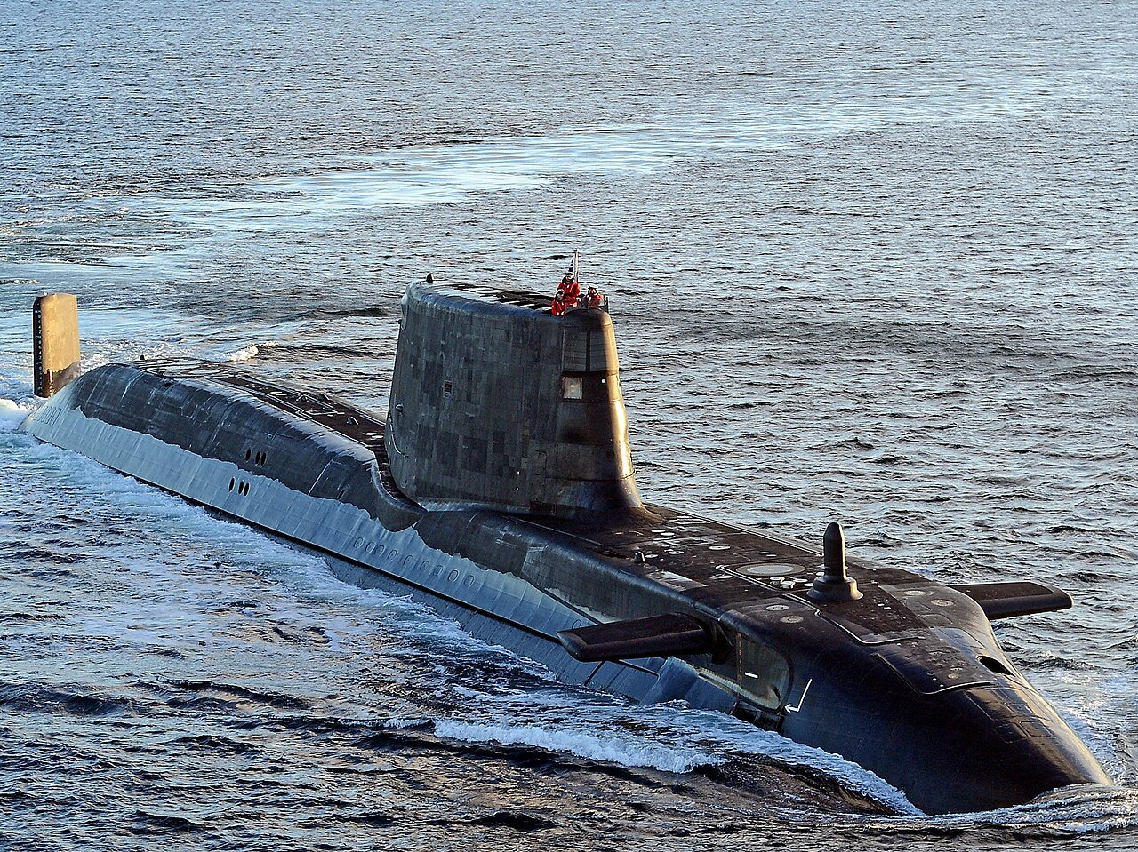 upload.wikimedia.org-wikipedia-commons-thumb-f-f9-hms_ambush_long.jpg-_1280px-hms_ambush_long.jpg