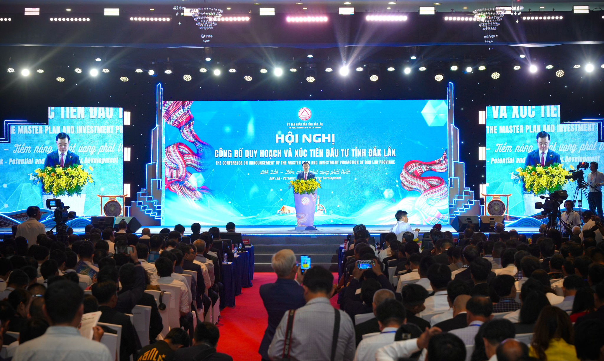 Hình 1 - Hình chủ - Ông Đỗ Hữu Huy – Ủy viên dự khuyết Ban Chấp hành Trung ương Đảng phát biểu