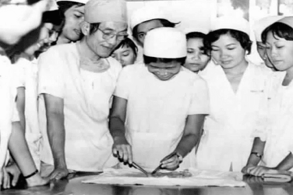 giao-su-nguyen-dinh-hoi-nguoi-kien-taodi-san-y-hoc-viet-nam-hinh-anh 3