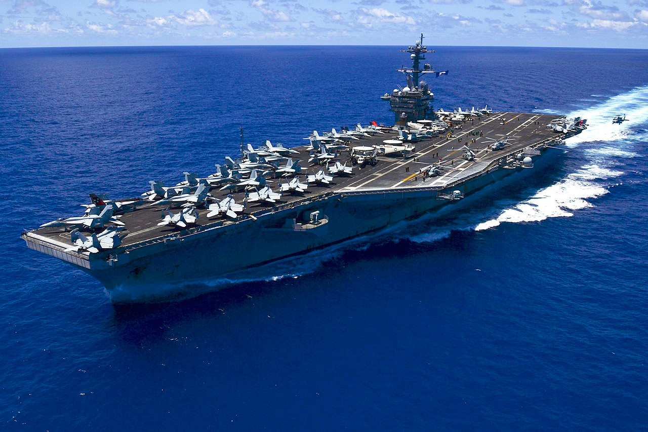 derway_in_the_pacific_ocean_on_31_may_2015.jpg-_1280px-uss_carl_vinson_-cvn-70-_underway_in_the_pacific_ocean_on_31_may_2015.jpg