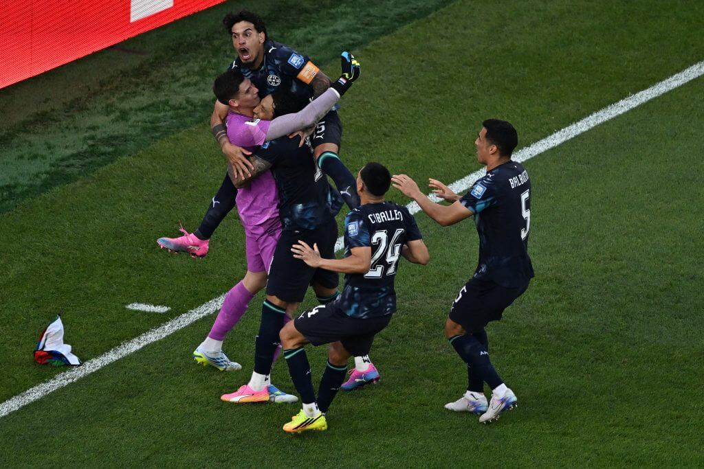 Đức lần đầu thua 'đấu súng' World Cup, Paraguay tạo địa chấn, VAR gây tranh cãi 