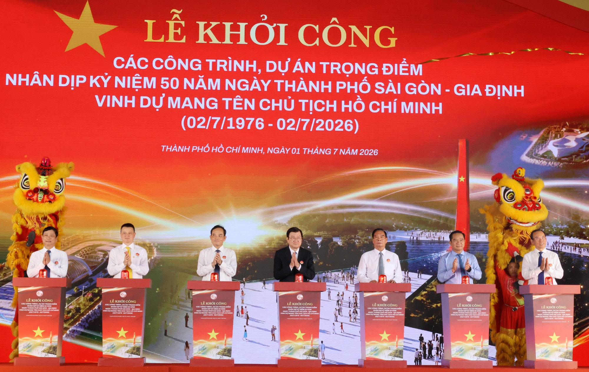 Các đại biểu nhấn nút khởi công 8 dự án trọng điểm. Ảnh: Cổng thông tin điện tử TP.HCM
