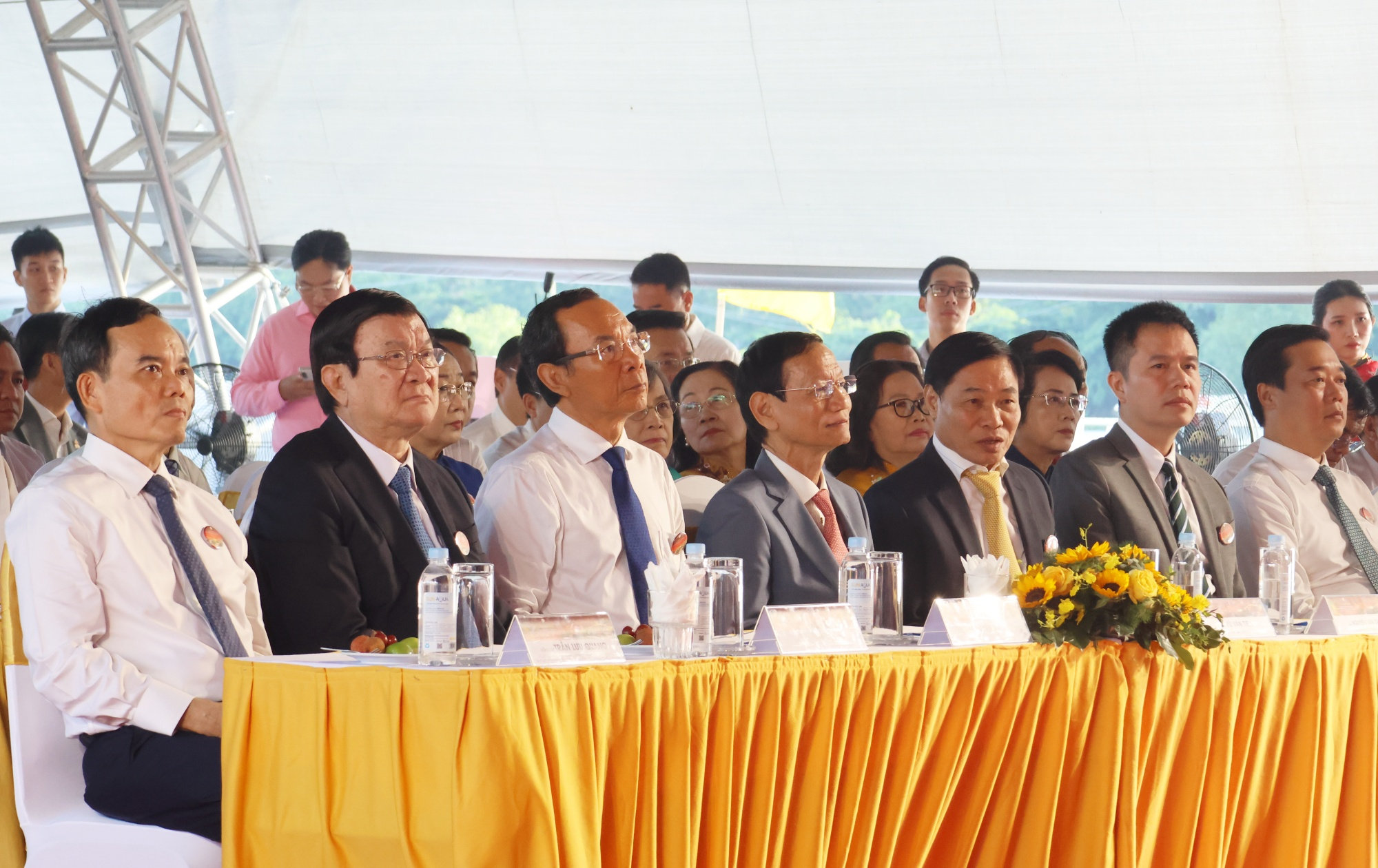 Các đại biểu tham dự buổi lễ