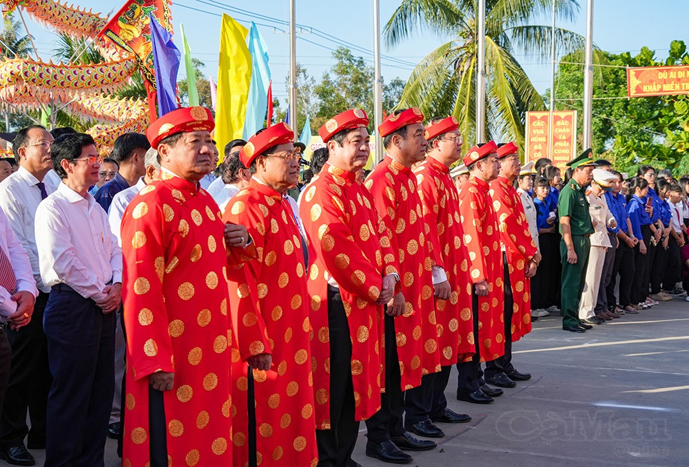 VUAHUNG (1)