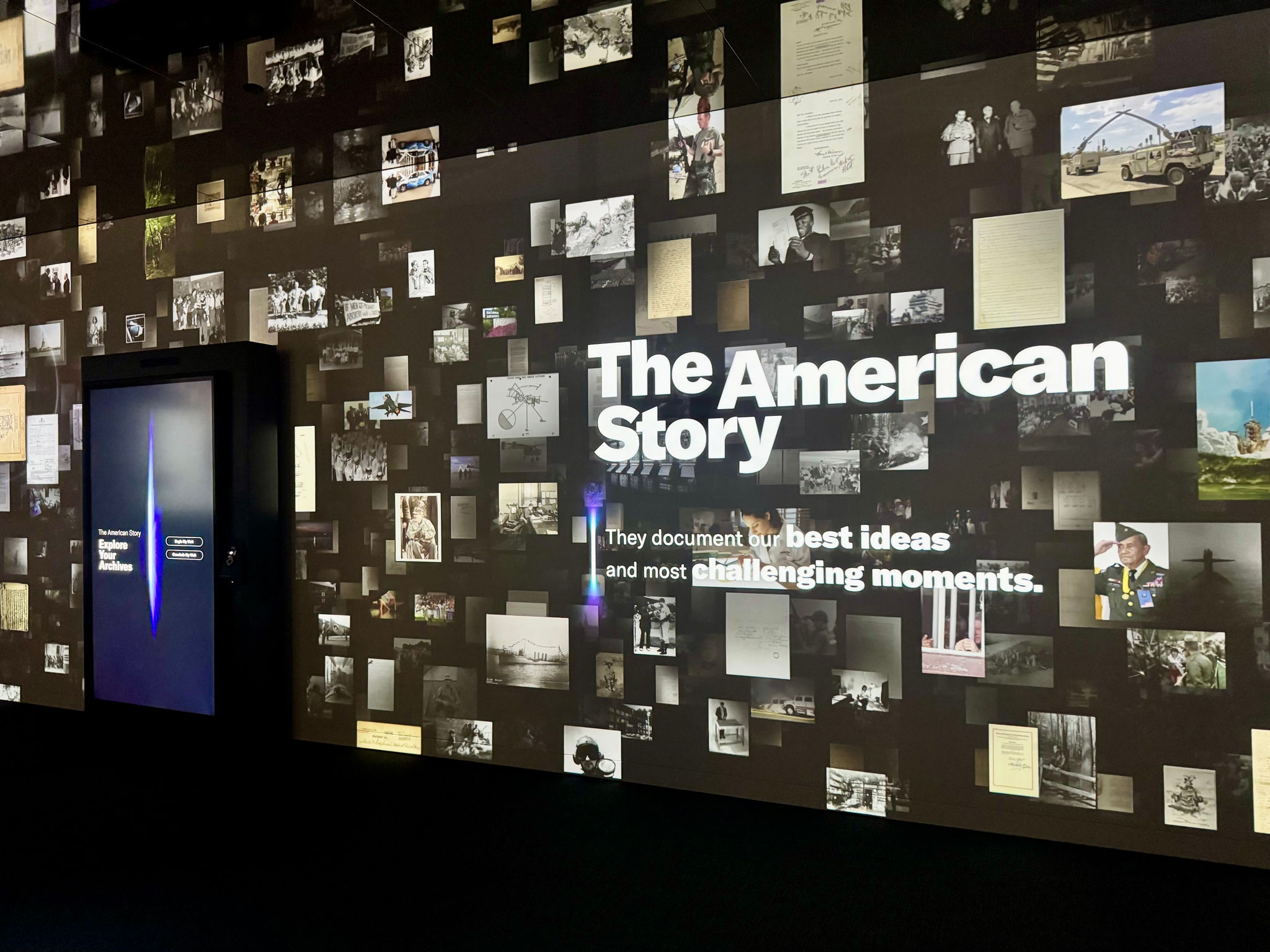 Không gian trình chiếu tại triển lãm The American Story. Ảnh: National Archives Foundation