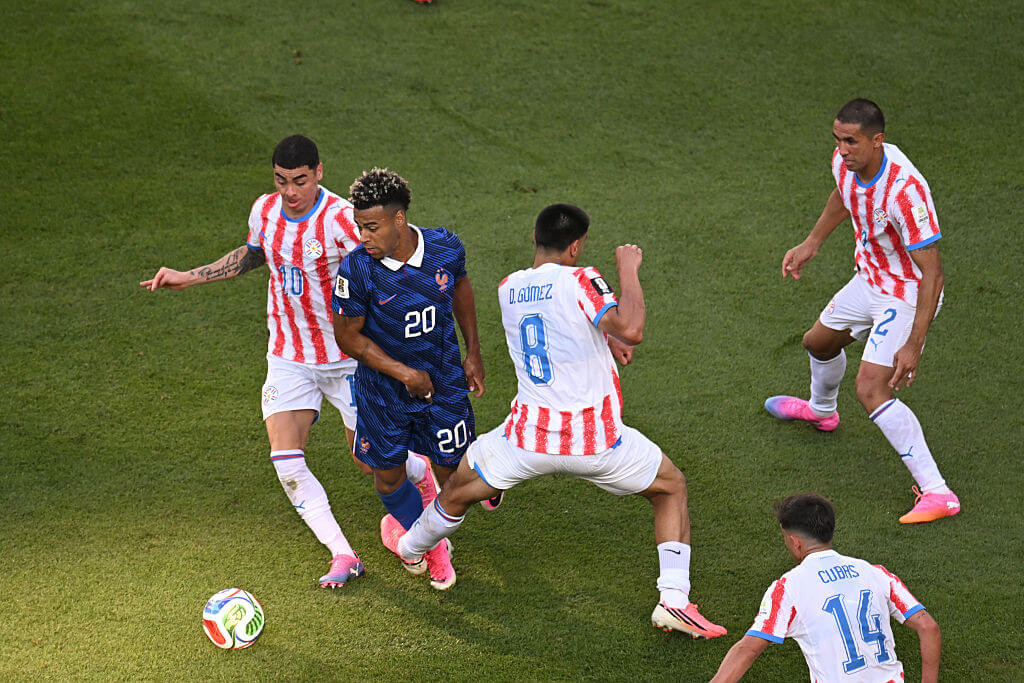 Mbappe bắt kịp Messi, Paraguay chơi xấu xí nhưng không phải nhận thẻ vàng (1)