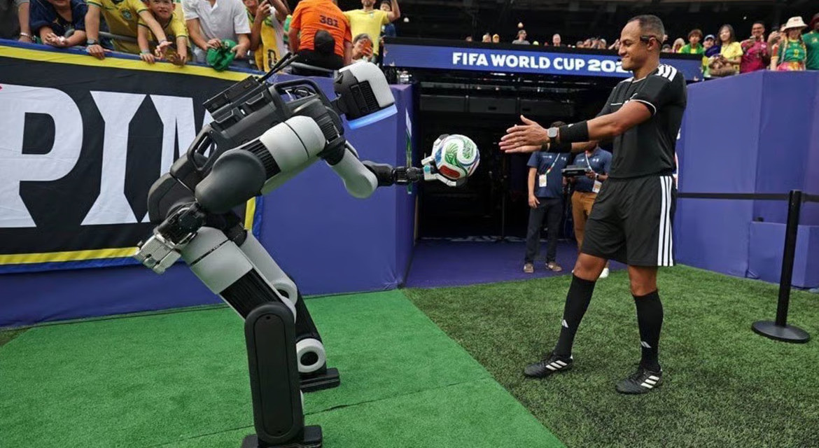 Tất tần tật về robot hình người Atlas lần đầu giao bóng tại World Cup 2026 