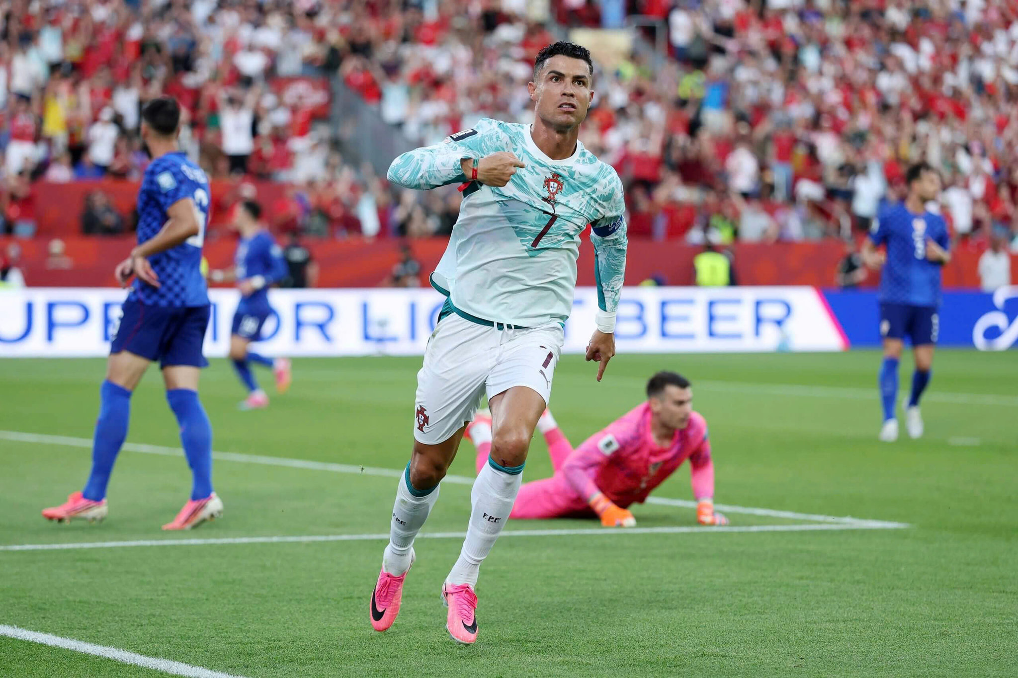 ronaldo-cai-toi-lon-nhat-bong-da-the-gioi-bo-dao-nha.jpg