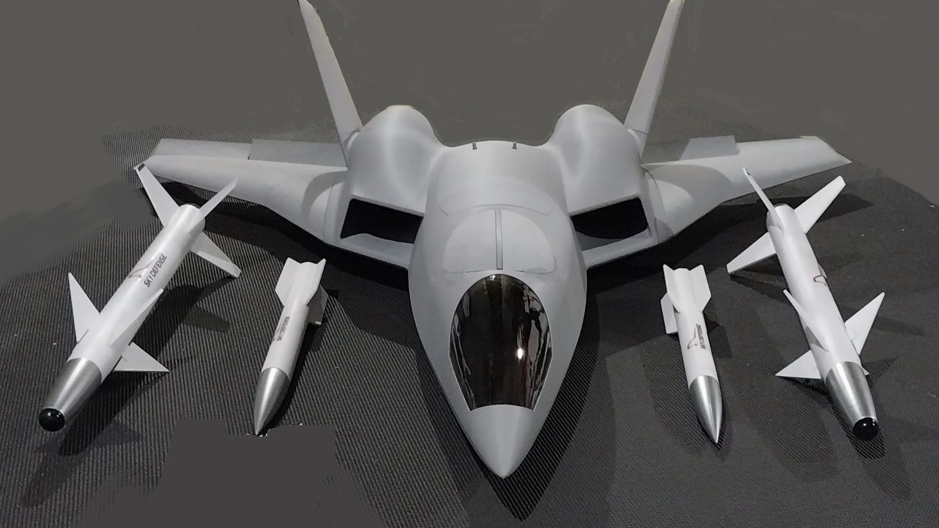 Mỹ ra mắt UAV đánh chặn in 3D: Câu trả lời mới cho mối nguy từ drone bầy đàn 