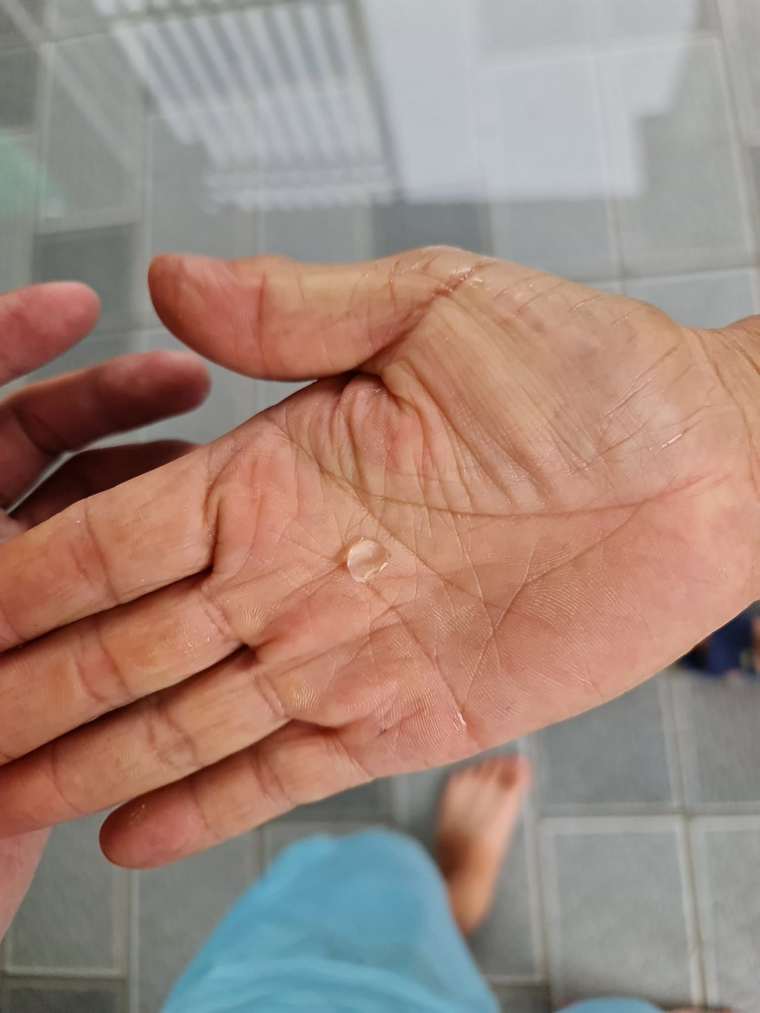 Vòi rồng bất ngờ xuất hiện ở Hưng Yên