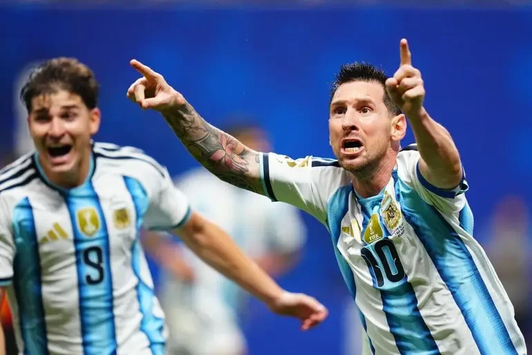 Messi giúp Argentina lội ngược dòng không tưởng, Ai Cập tố World Cup được sắp đặt 