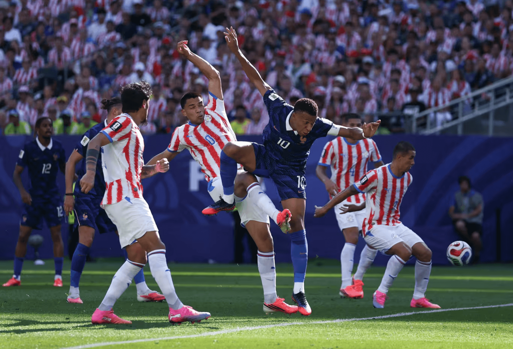 khoang-lang-world-cup-mbappe.png