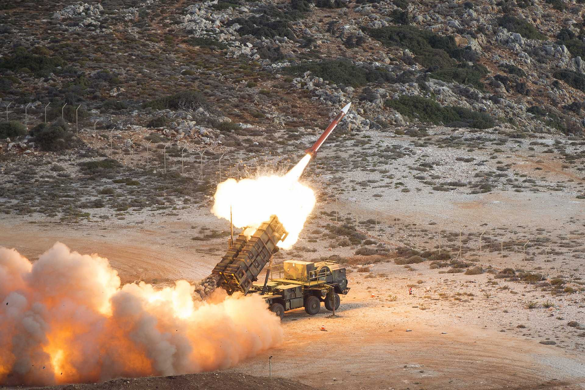 www.armyrecognition.com-images-stories-news-2026-july-_trump-grants-ukraine-license-to-build-patriot-missiles-at-nato-summit-amid-russian-strikes-925-001.jpg