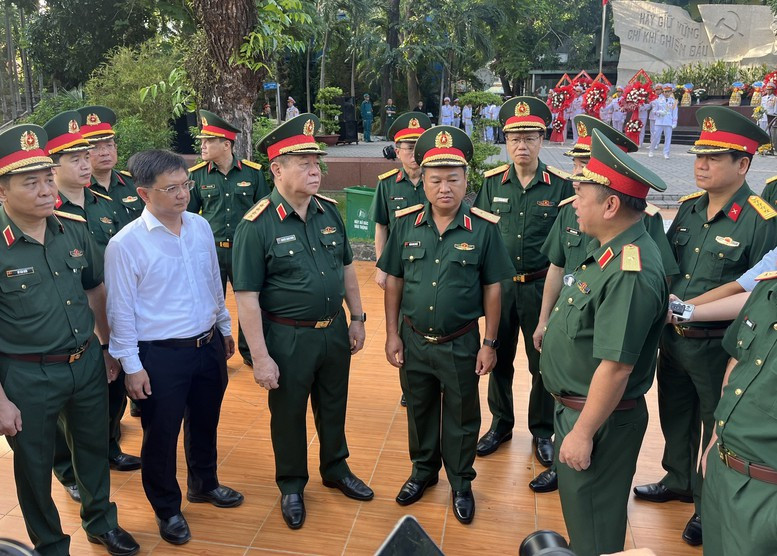Mở từng lớp đất ở Công viên Lê Thị Riêng, tìm lại tên cho 29 liệt sĩ 