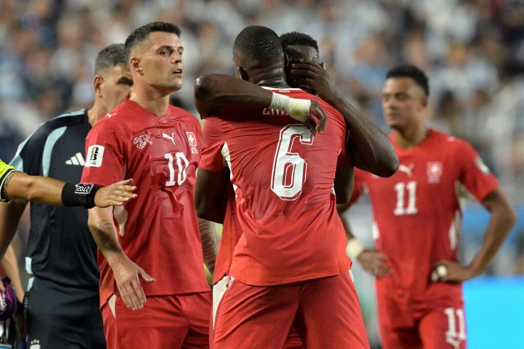Alvarez khiến Messi lu mờ, Thụy Sĩ thua Argentina sau thẻ đỏ kì lạ của Embolo1